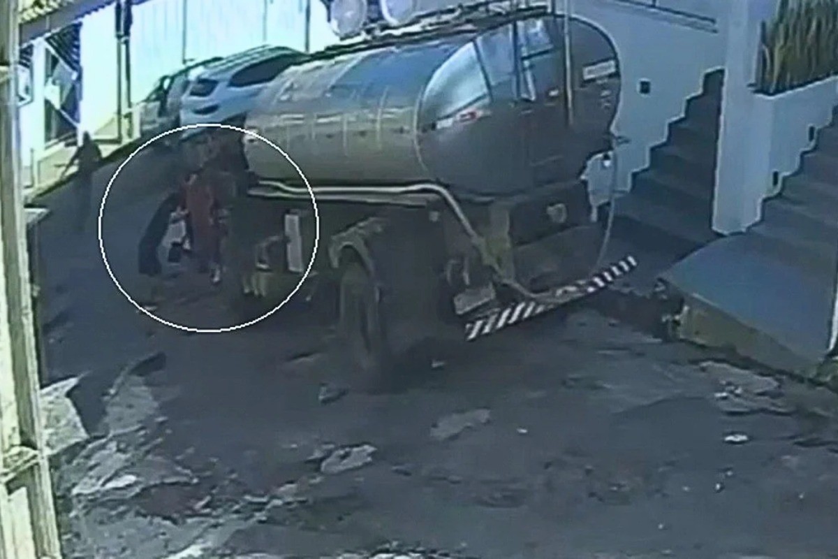 Cabine de caminhão-tanque se solta em ladeira de Itaperuna e morador corre para tentar deter o veículo
